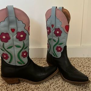 Dingo women’s cowboy boots 6M